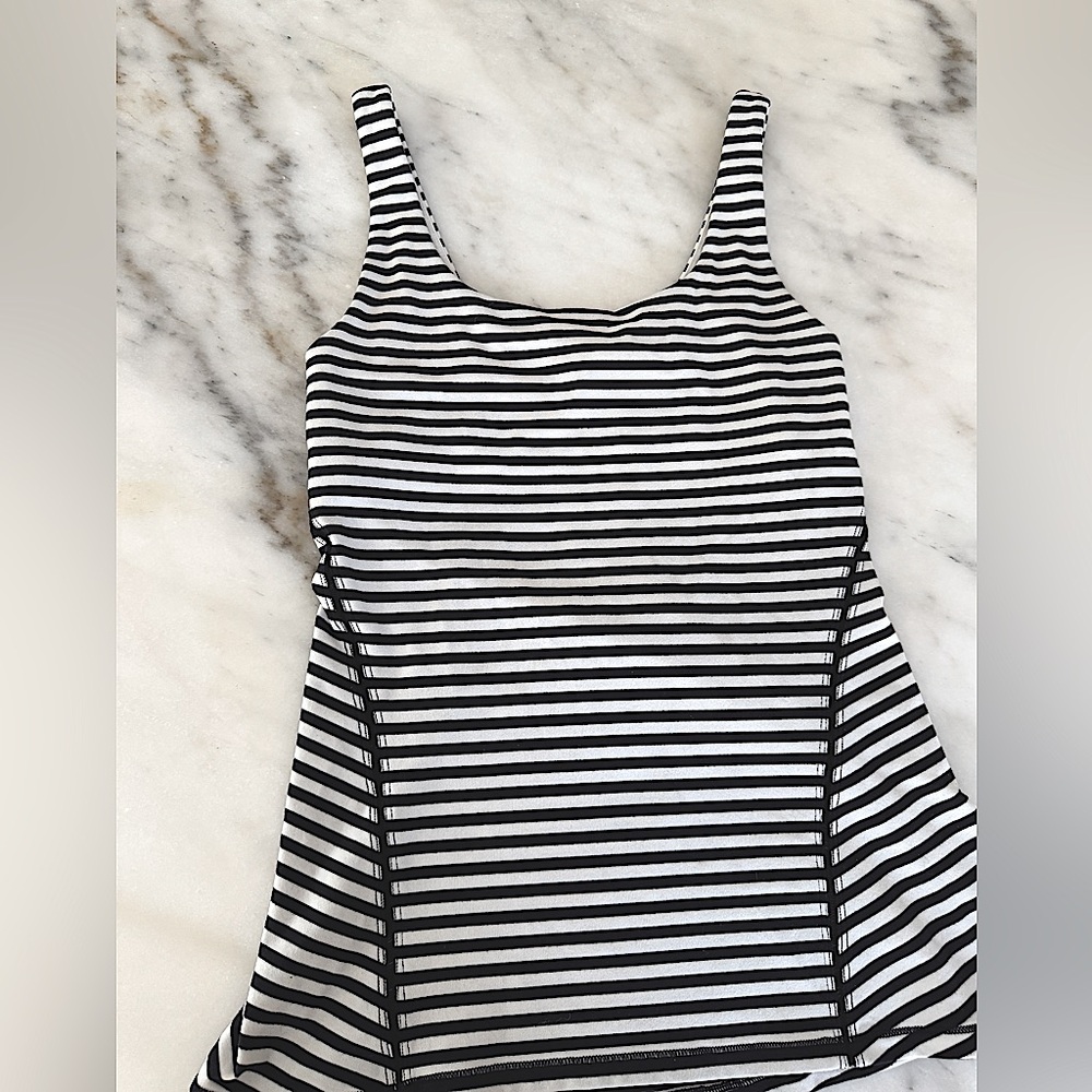 Lululemon Workout tank with built in adjustable bra